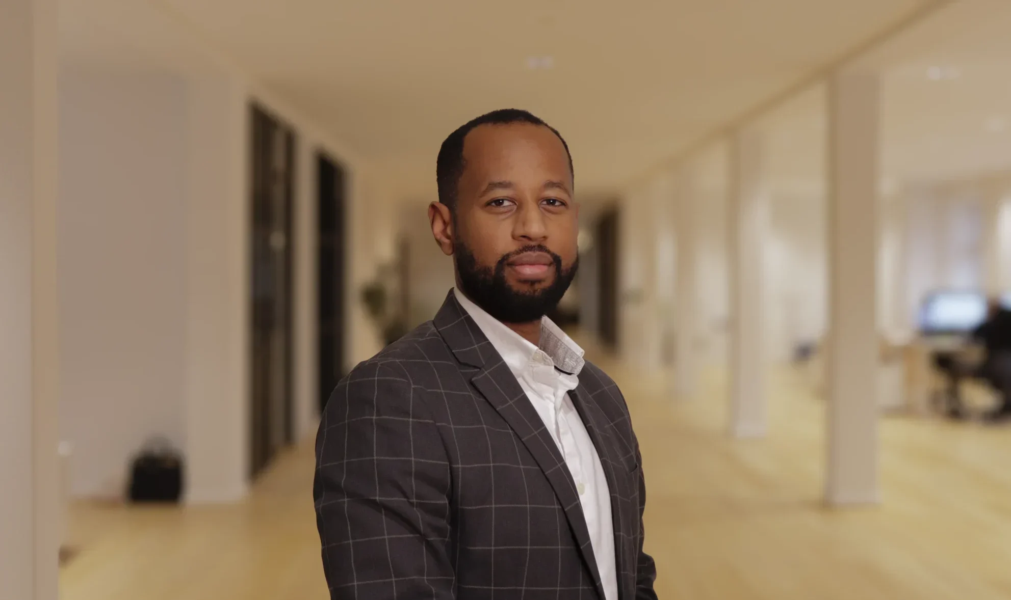 Simon Dawit, Client Associate hos Selected Group, medarbejderbillede