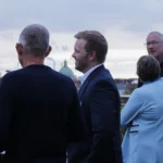 Client Executive Hans Christian Rath Bruun in conversation with an investor at the quarterly event