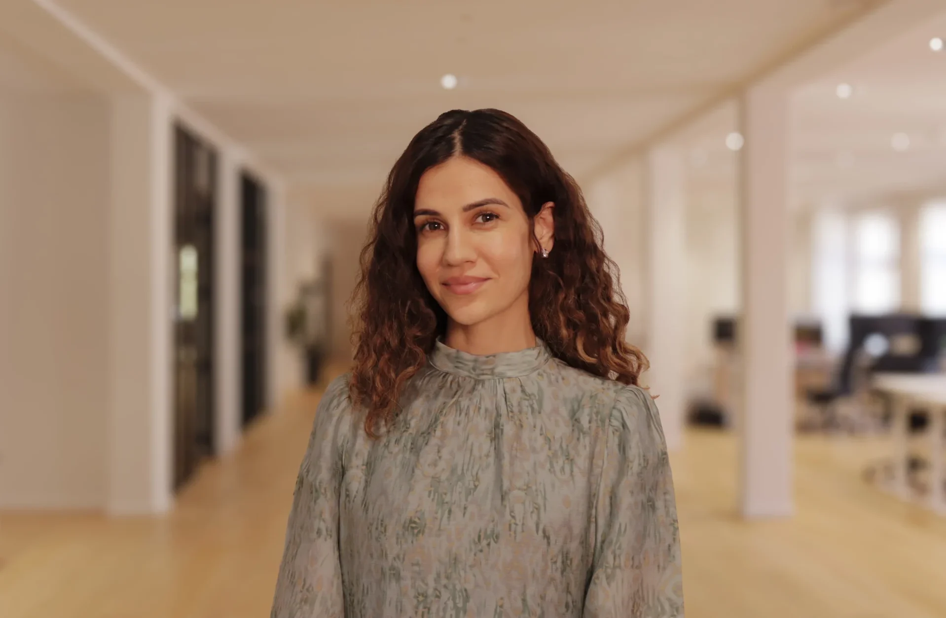 Sara Aziz, Controller hos Selected Group, medarbejderbillede